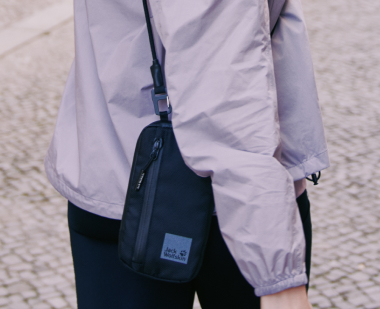 Zbliżenie na saszetkę Frankfurt Phone Pouch